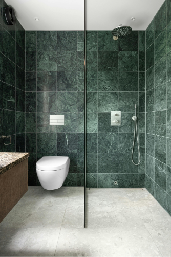 Schönes barrierefreies Badezimmer